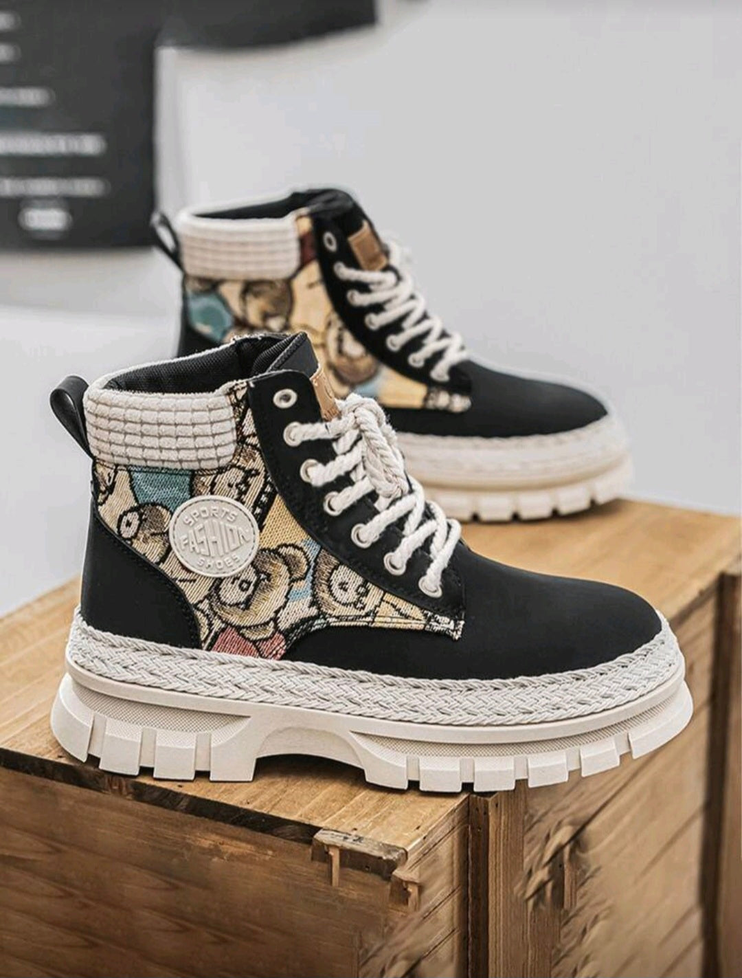 Unisex stylish workwear boots