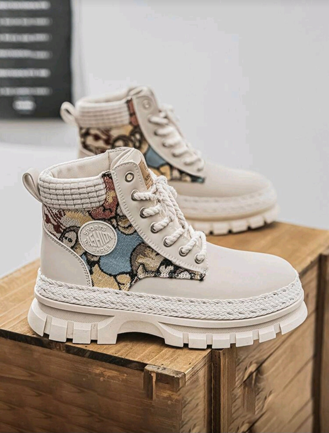 Unisex stylish workwear boots