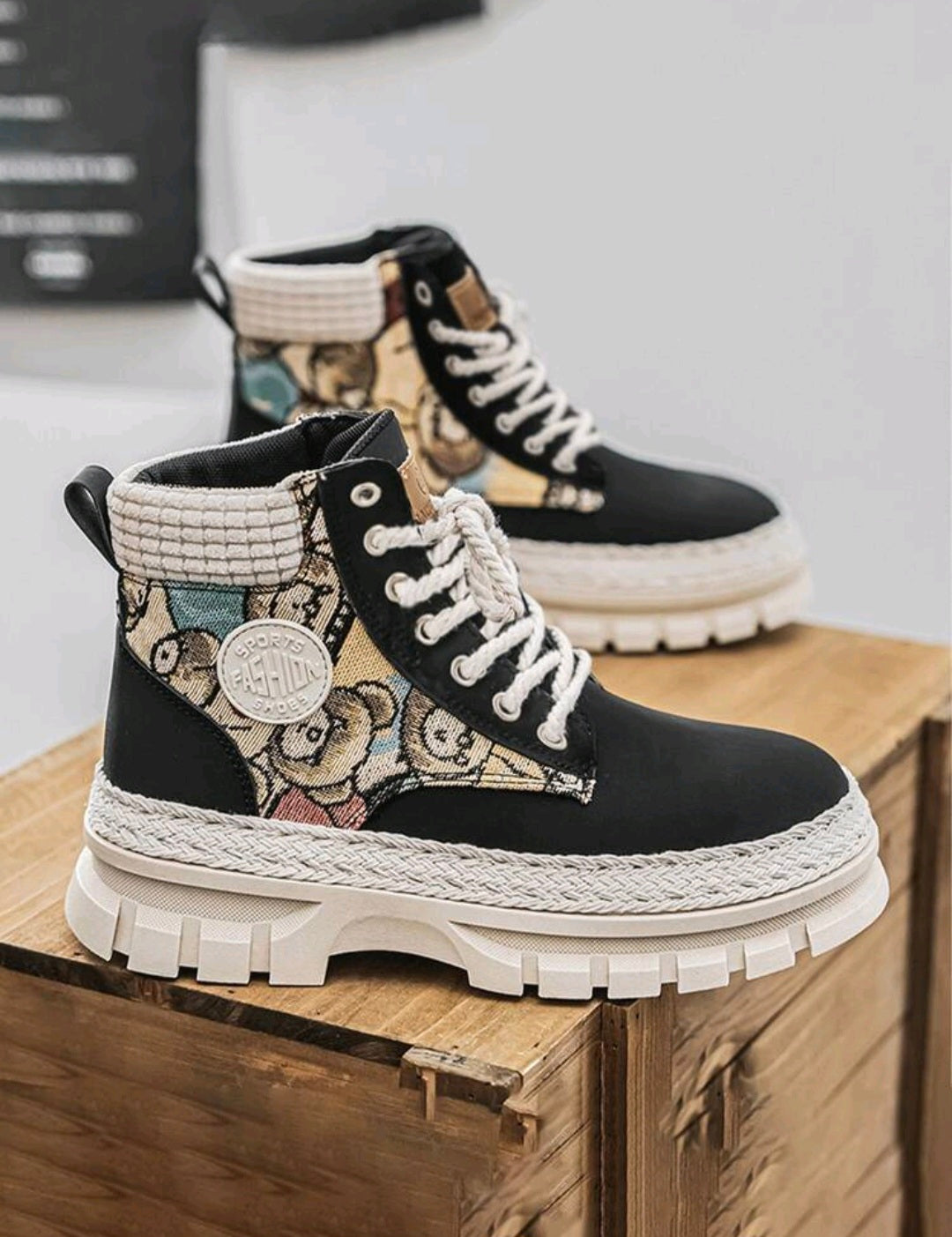 Private jet exclusive high-cut boots
